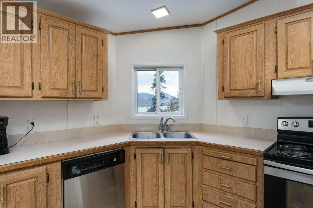 6 5906 Somerset Avenue, Peachland