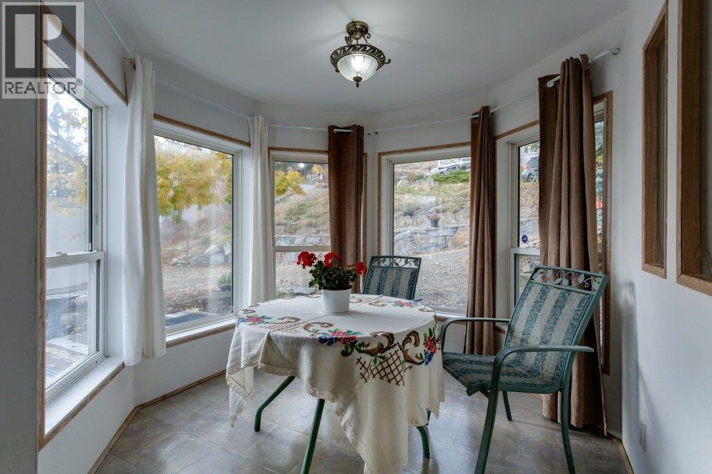 6 5906 Somerset Avenue, Peachland