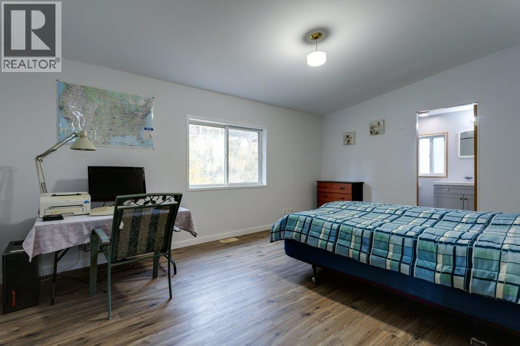 6 5906 Somerset Avenue, Peachland