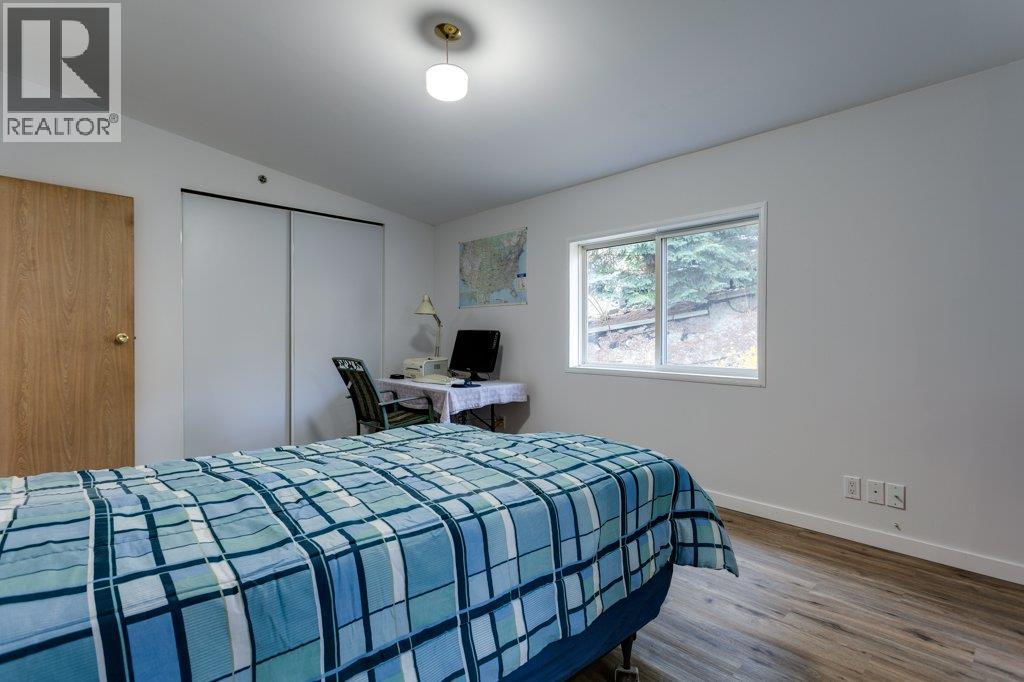 6 5906 Somerset Avenue, Peachland