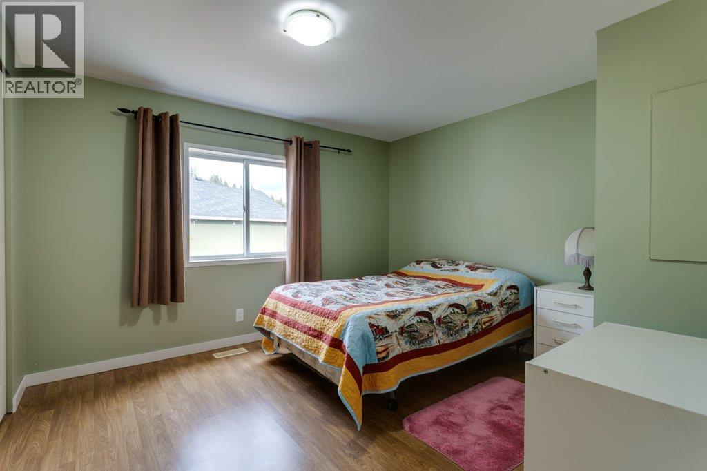 6 5906 Somerset Avenue, Peachland