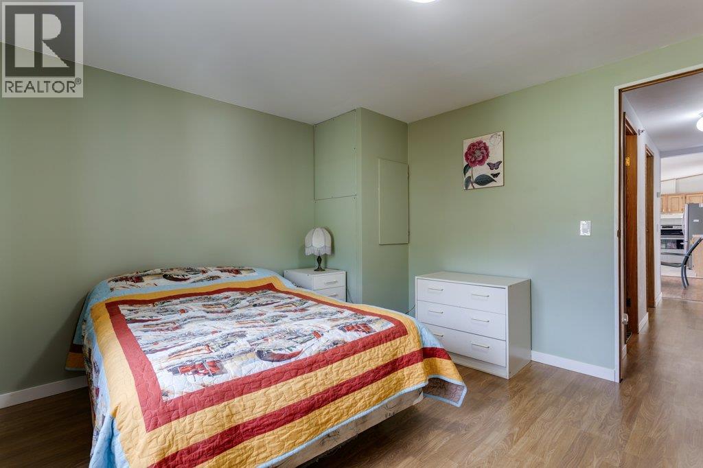 6 5906 Somerset Avenue, Peachland