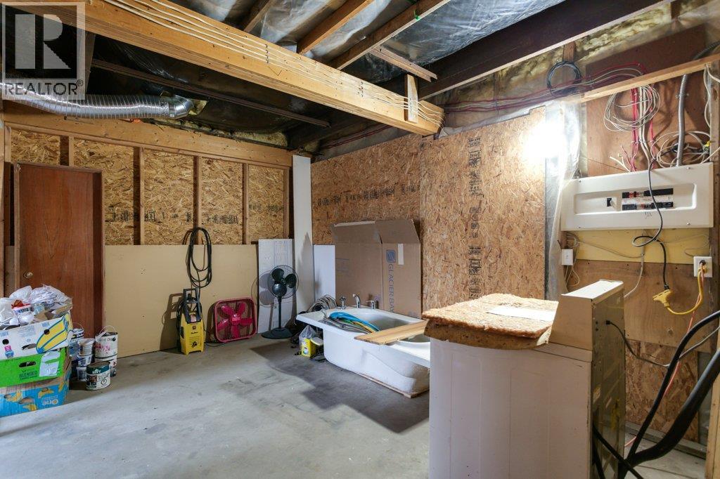 6 5906 Somerset Avenue, Peachland