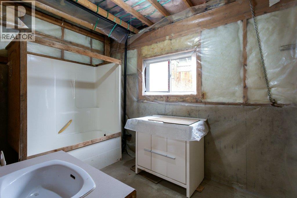 6 5906 Somerset Avenue, Peachland