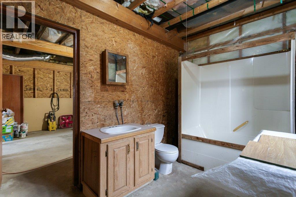 6 5906 Somerset Avenue, Peachland