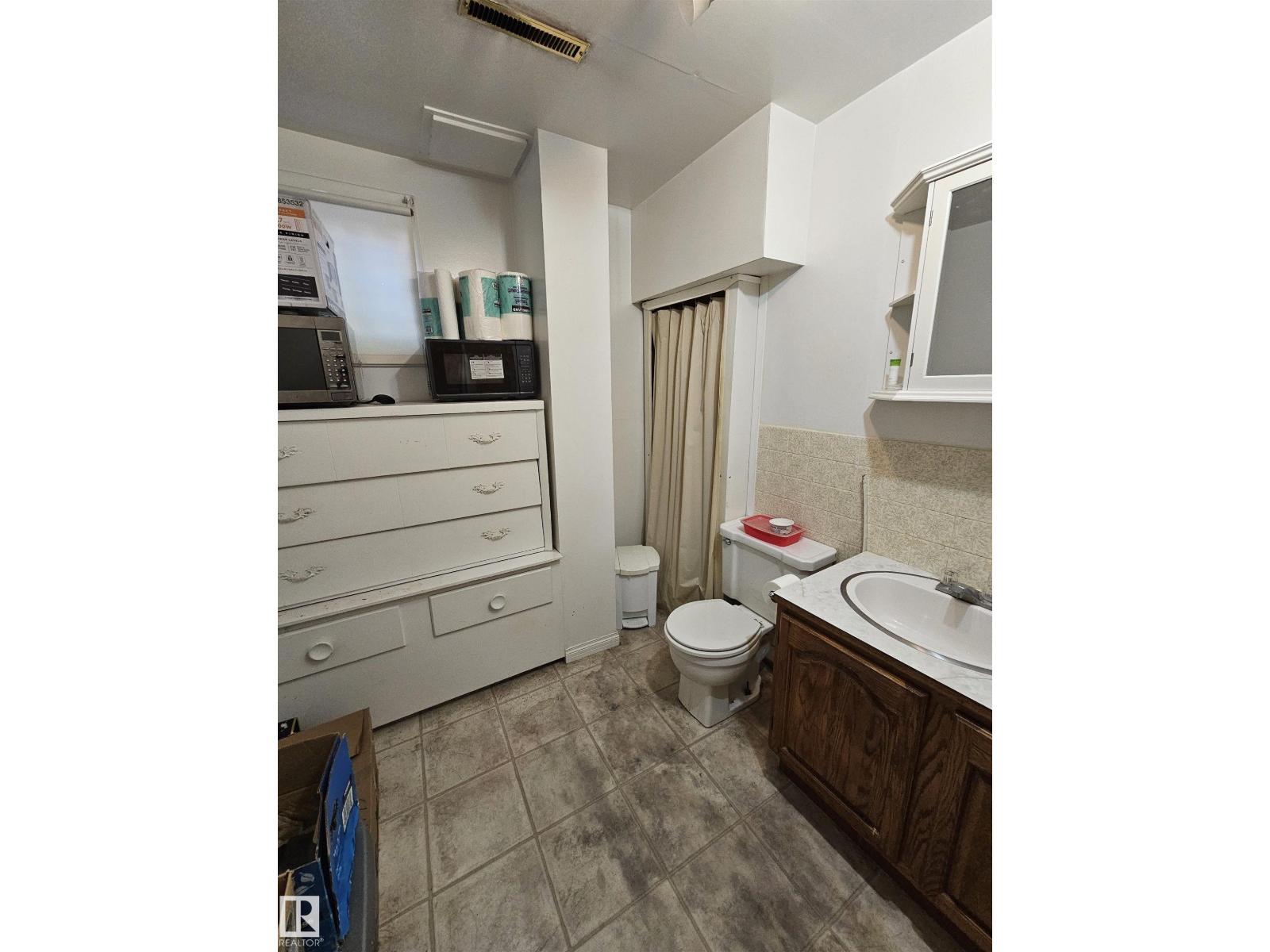 12019 51 ST NW, Edmonton