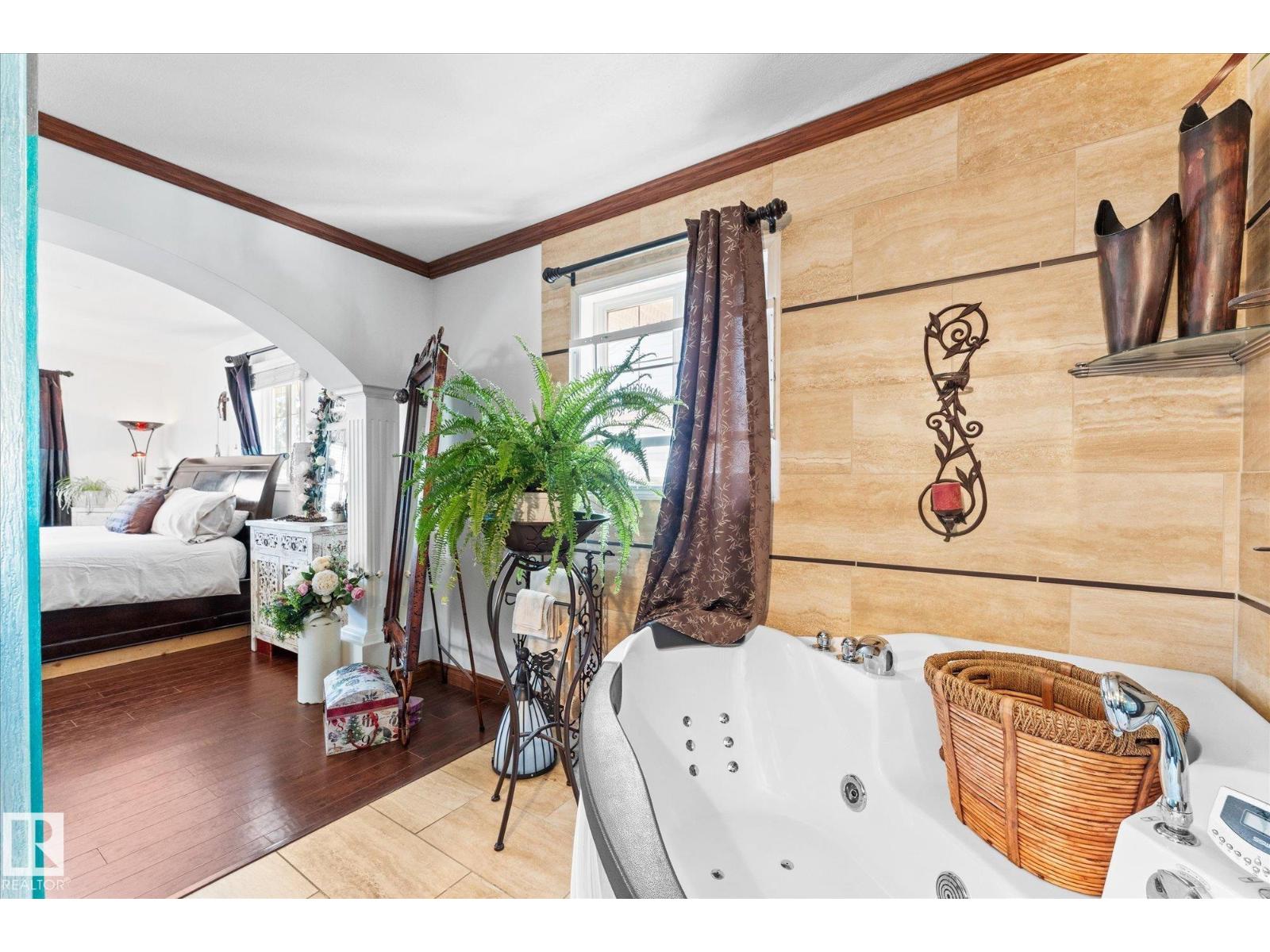 11124 110A AV NW, Edmonton