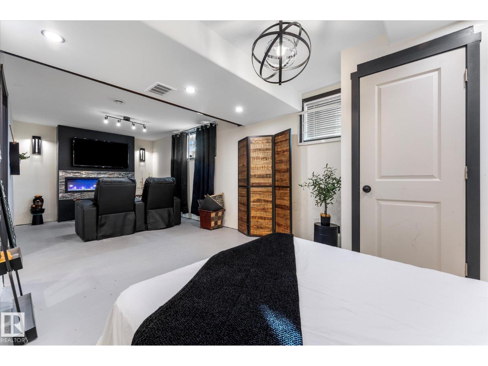 11124 110A AV NW, Edmonton