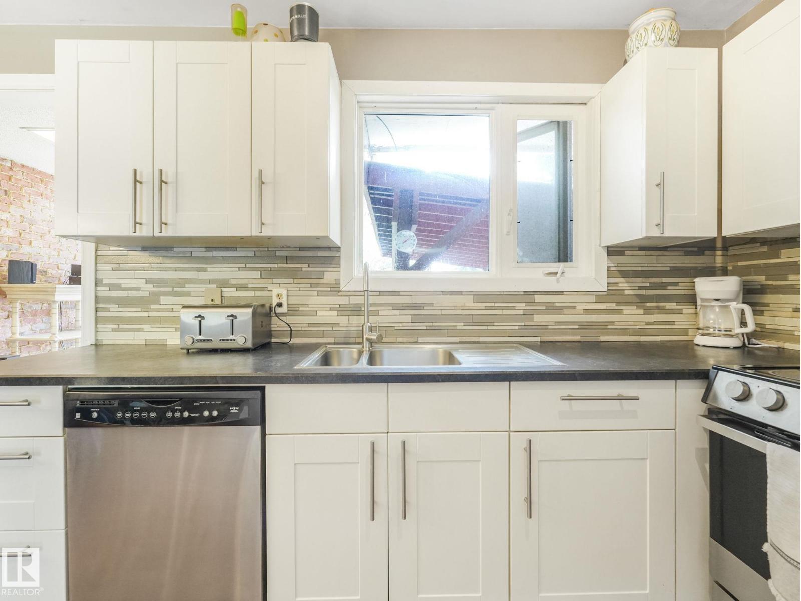 8905 156 ST NW, Edmonton