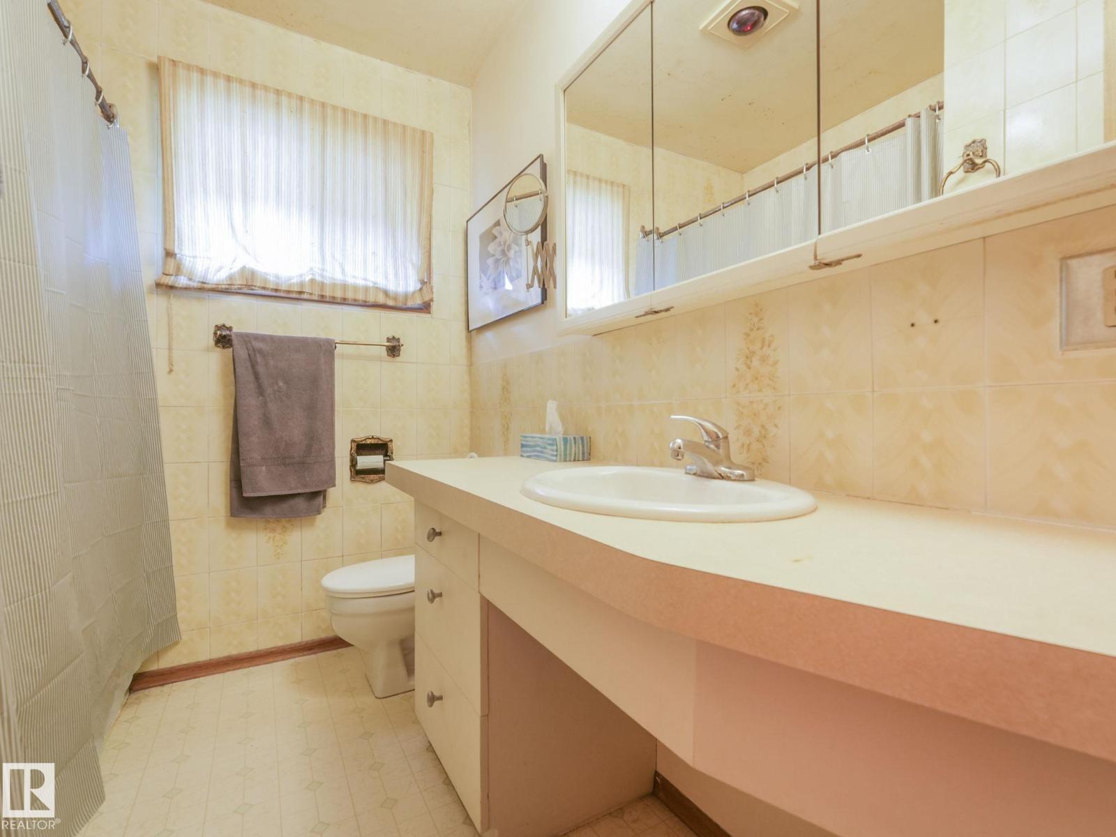 8905 156 ST NW, Edmonton