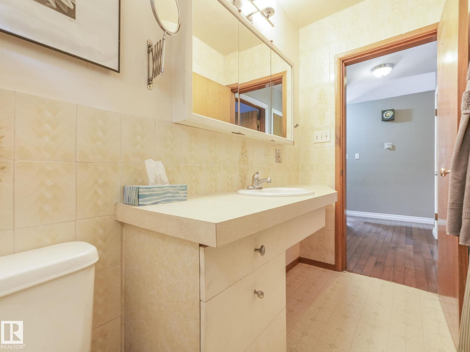 8905 156 ST NW, Edmonton