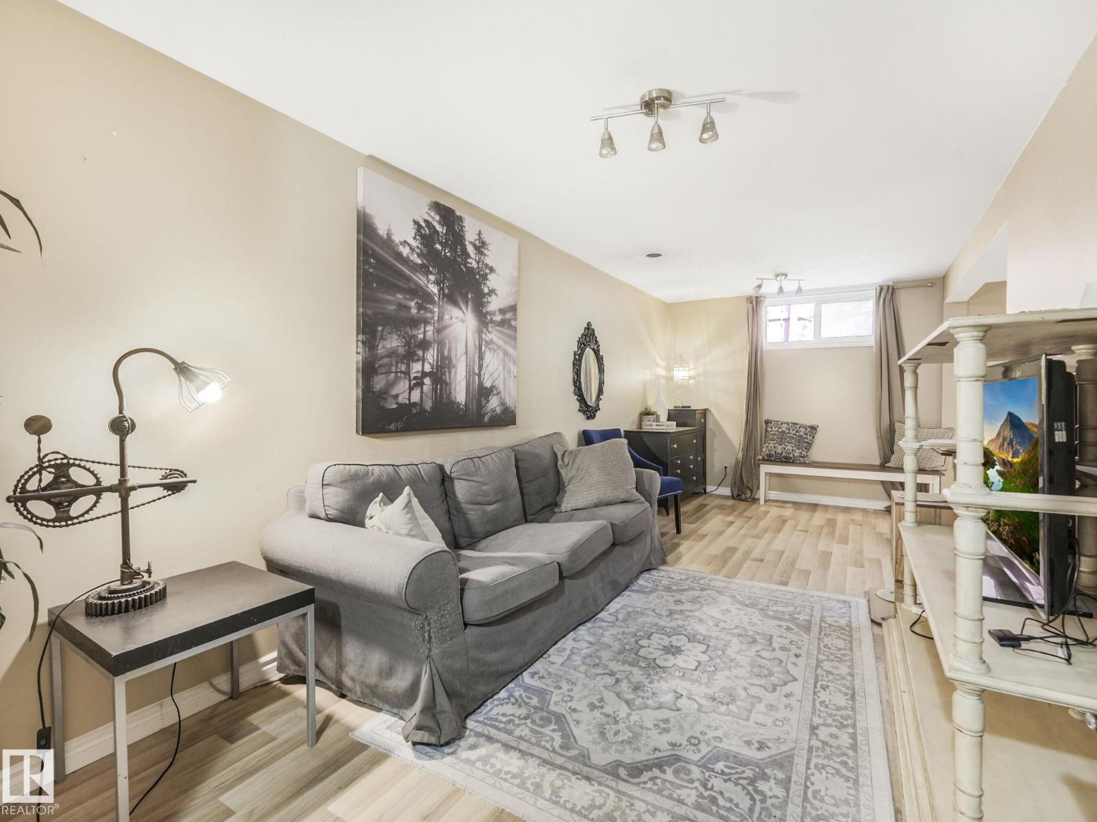 8905 156 ST NW, Edmonton