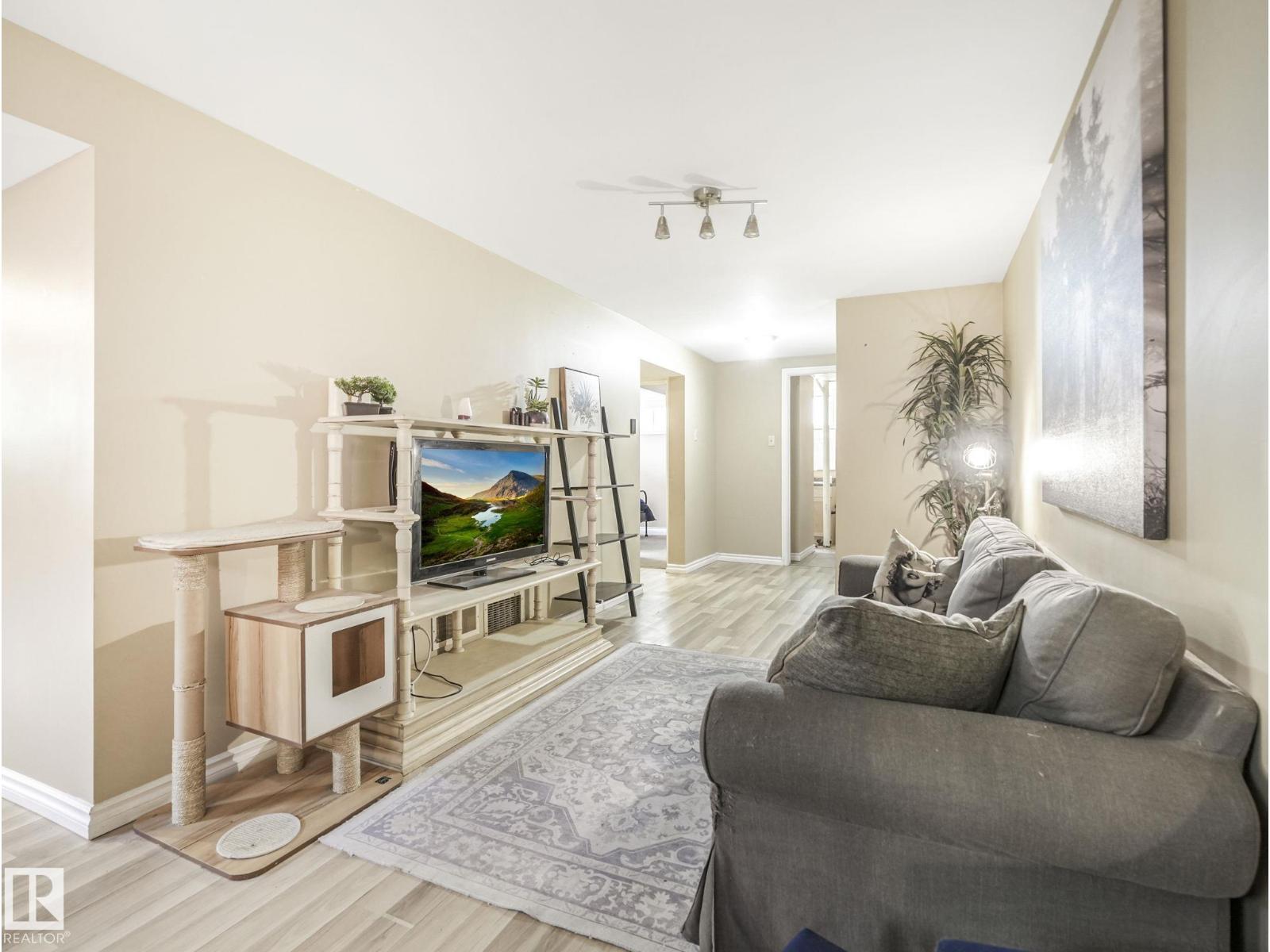 8905 156 ST NW, Edmonton