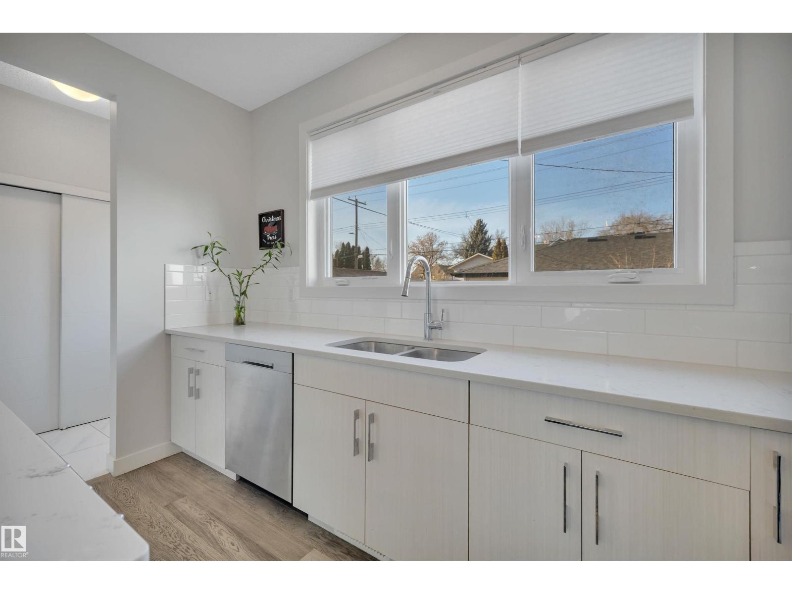 9246 90 ST NW, Edmonton