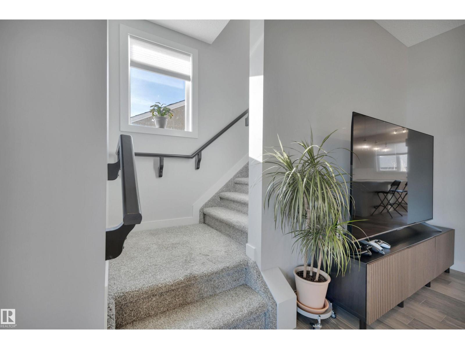 9246 90 ST NW, Edmonton