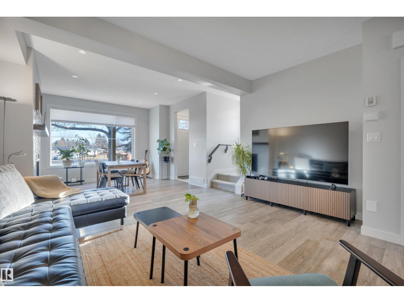 9246 90 ST NW, Edmonton