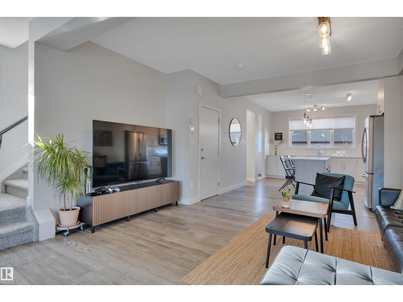 9246 90 ST NW, Edmonton