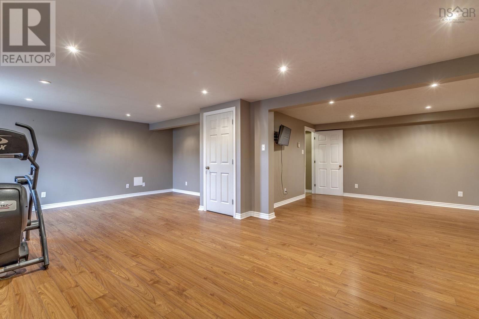 Property 17 of 28 of 228 Greenhill Road