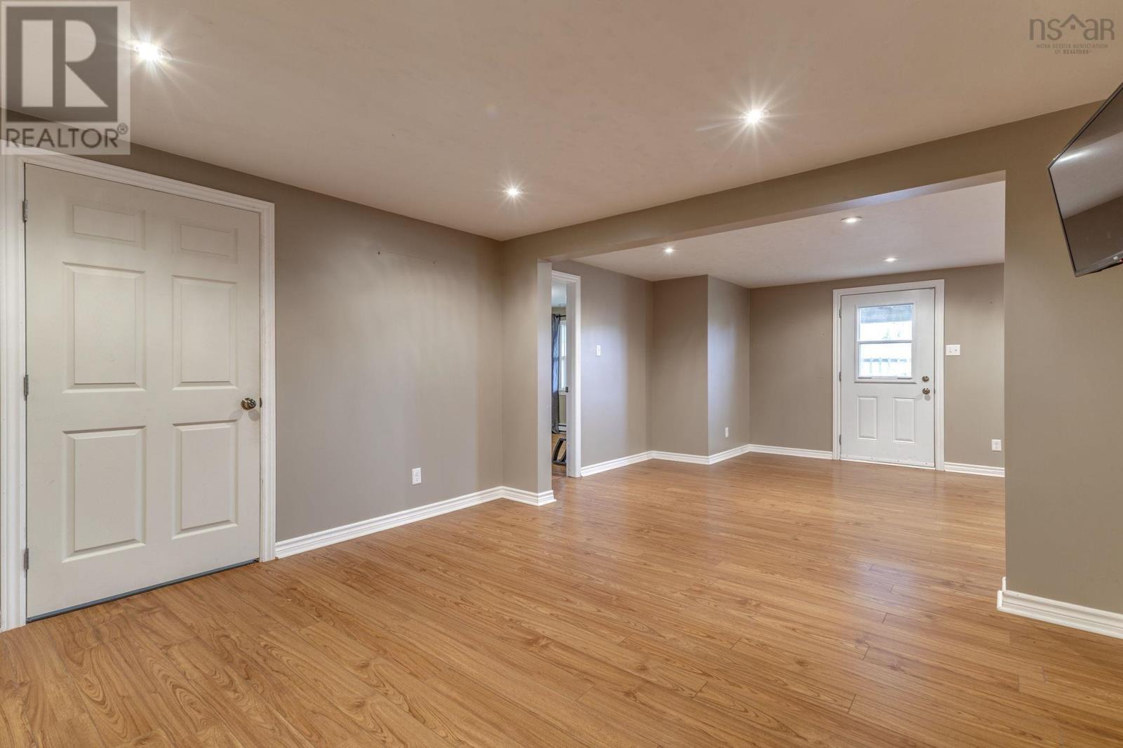 Property 6 of 28 of 228 Greenhill Road