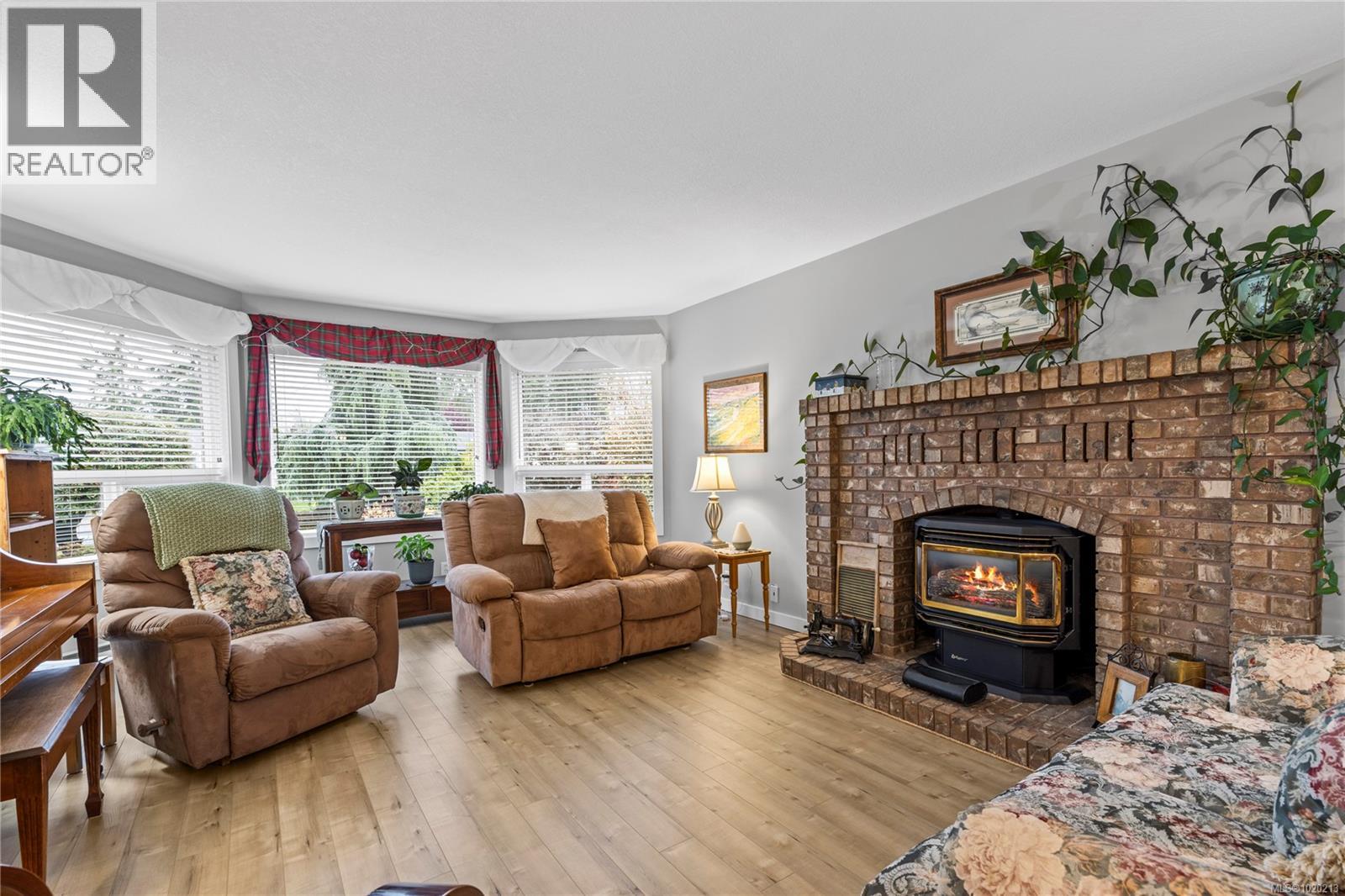 779 Daffodil Dr, Parksville