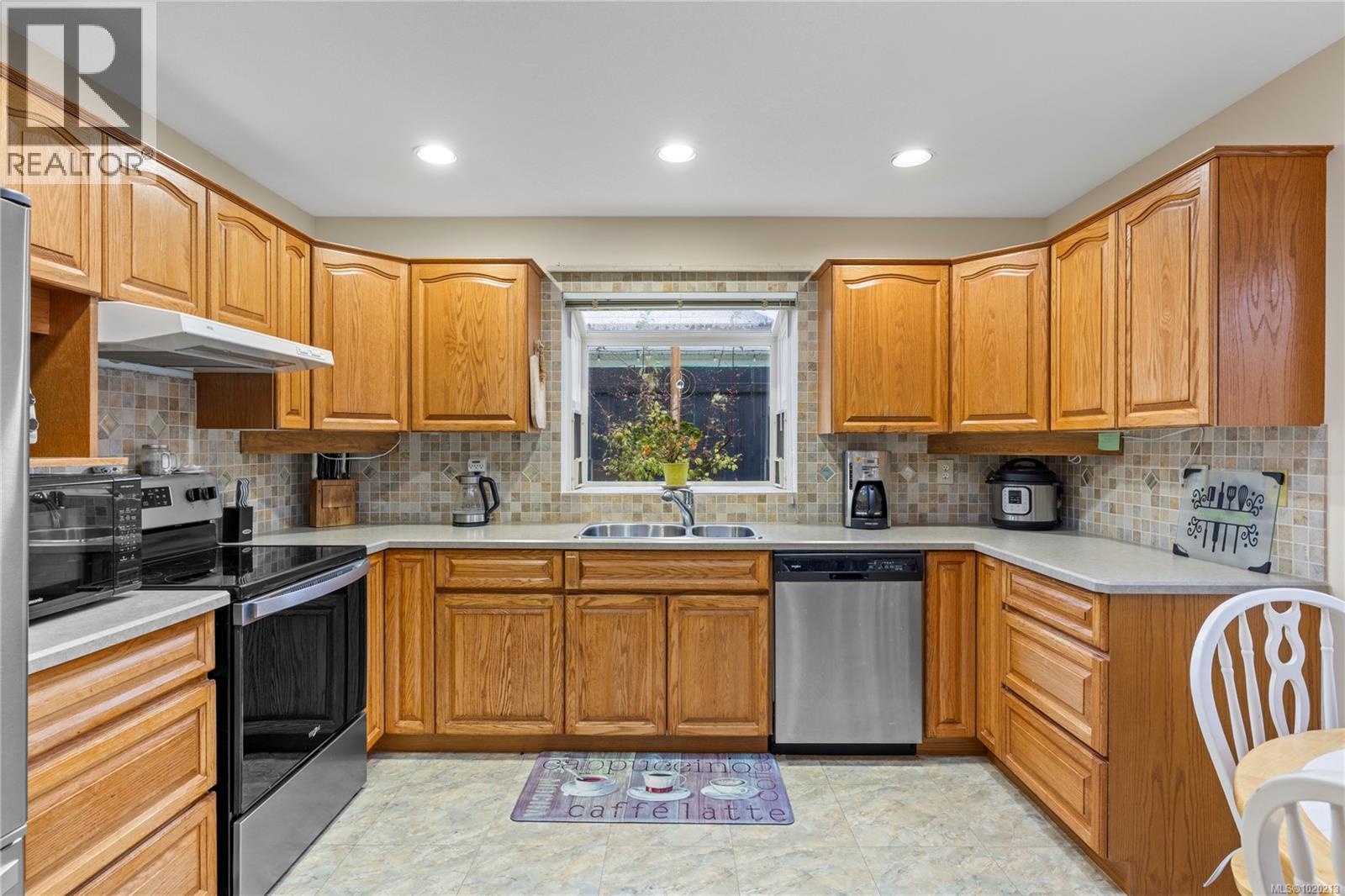 779 Daffodil Dr, Parksville