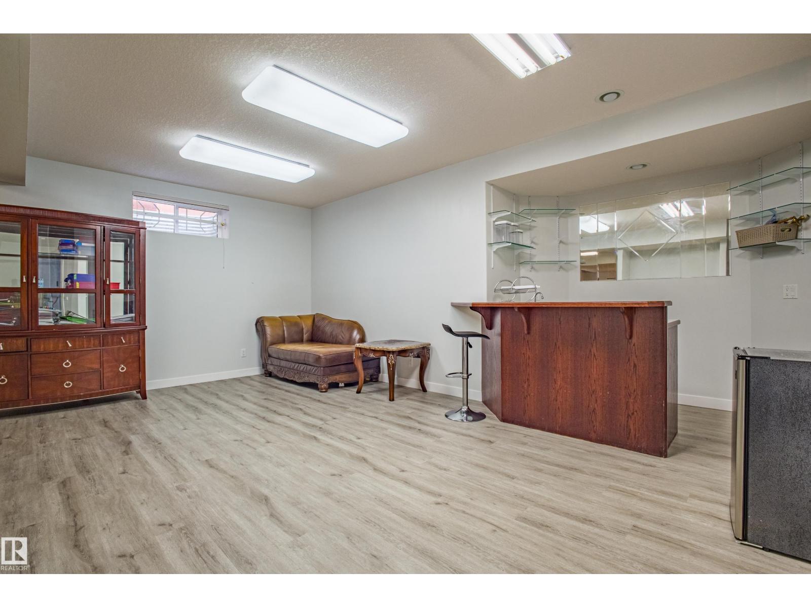 247 LINDSAY CR NW, Edmonton