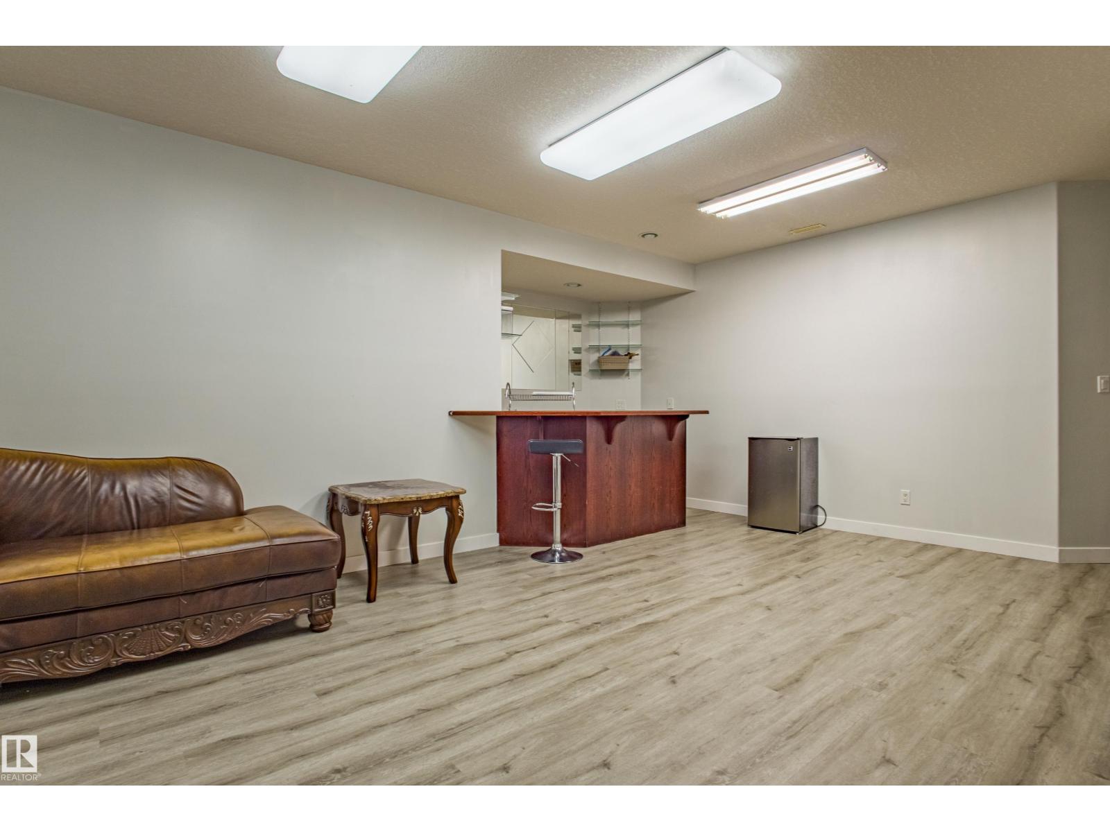 247 LINDSAY CR NW, Edmonton