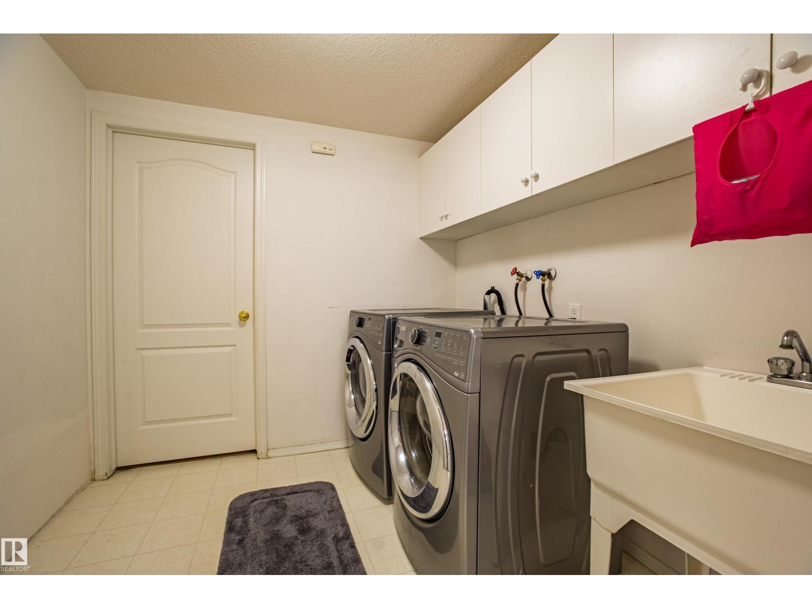 247 LINDSAY CR NW, Edmonton