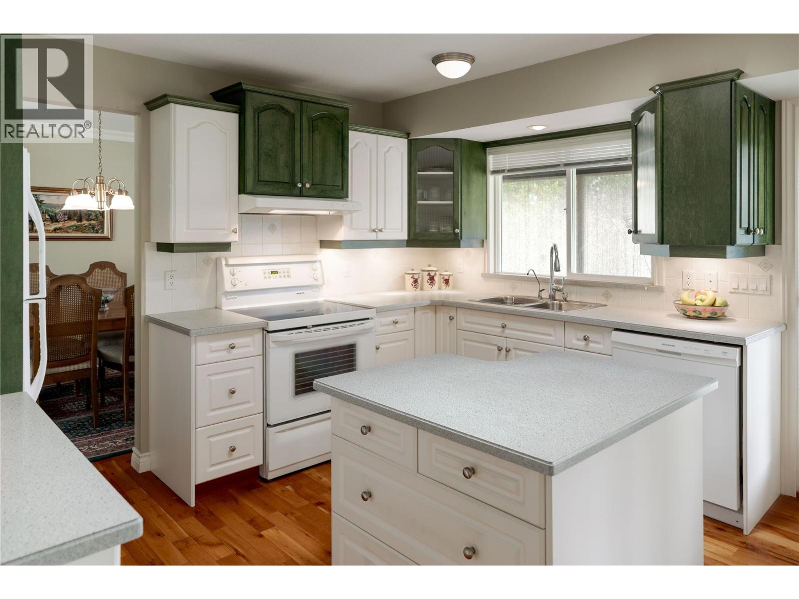  3942 Suncrest Court, Kelowna