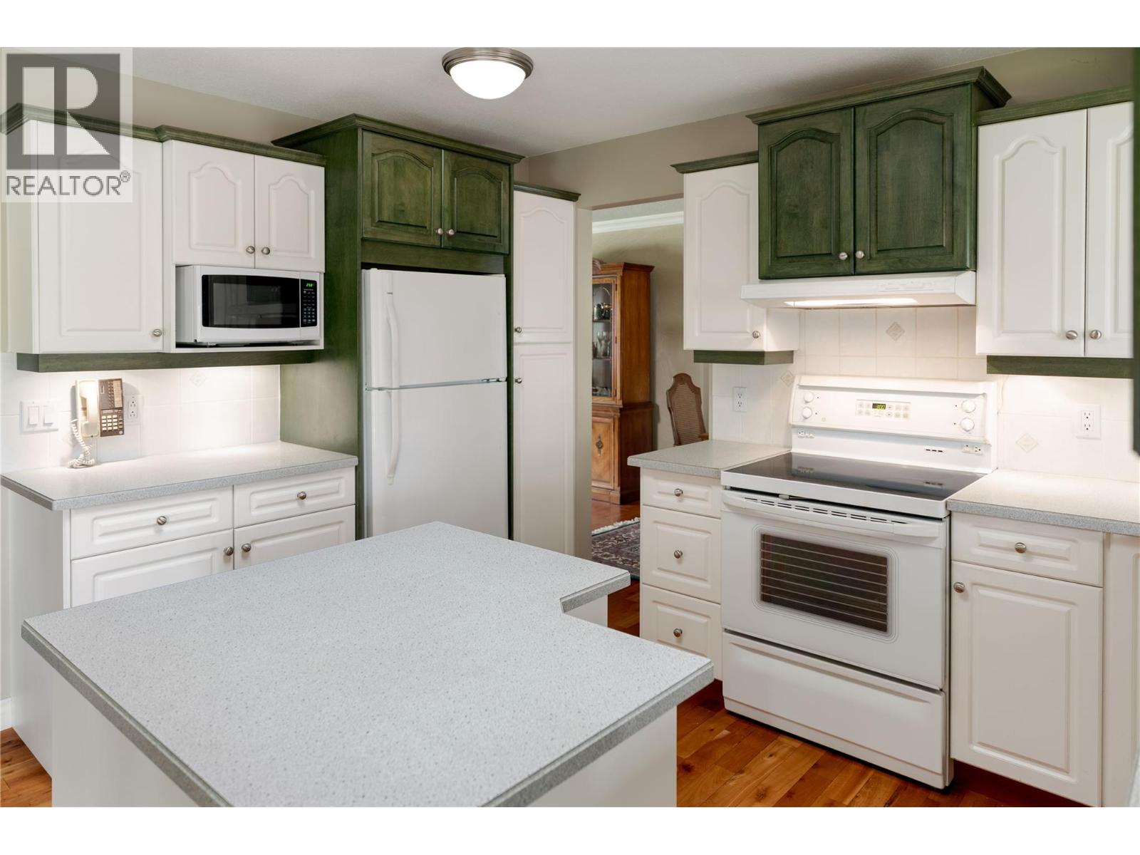  3942 Suncrest Court, Kelowna