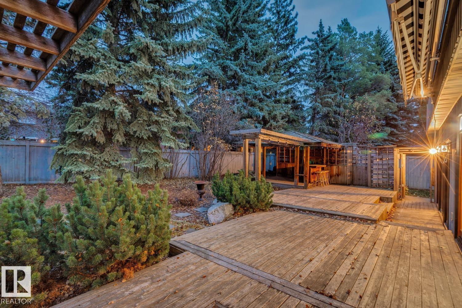 239 WAKINA DR NW, Edmonton