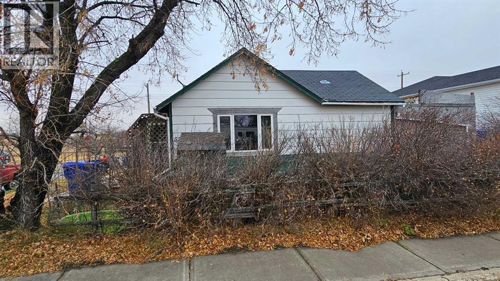 5202 VICTORIA AVENUE - 1