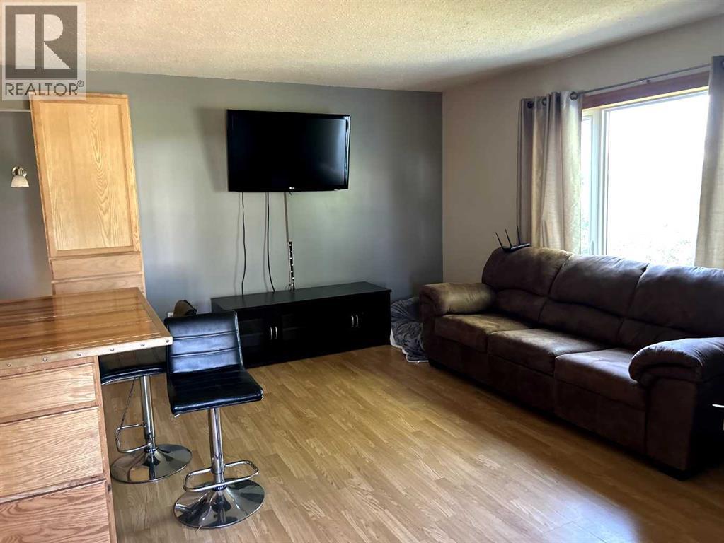 5202 VICTORIA AVENUE - 8