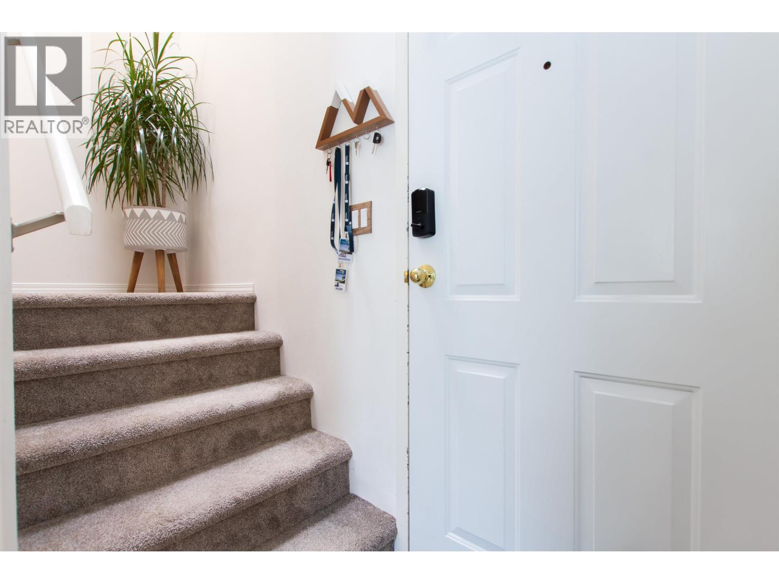 310 1466 PEMBERTON AVENUE, Squamish