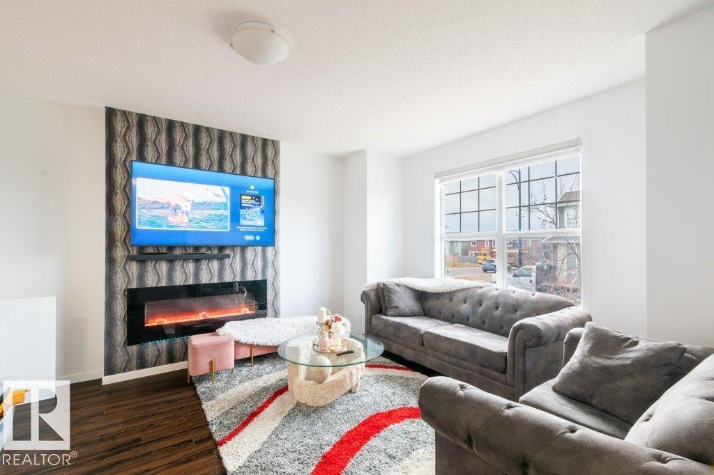 2031 52 ST SW SW, Edmonton