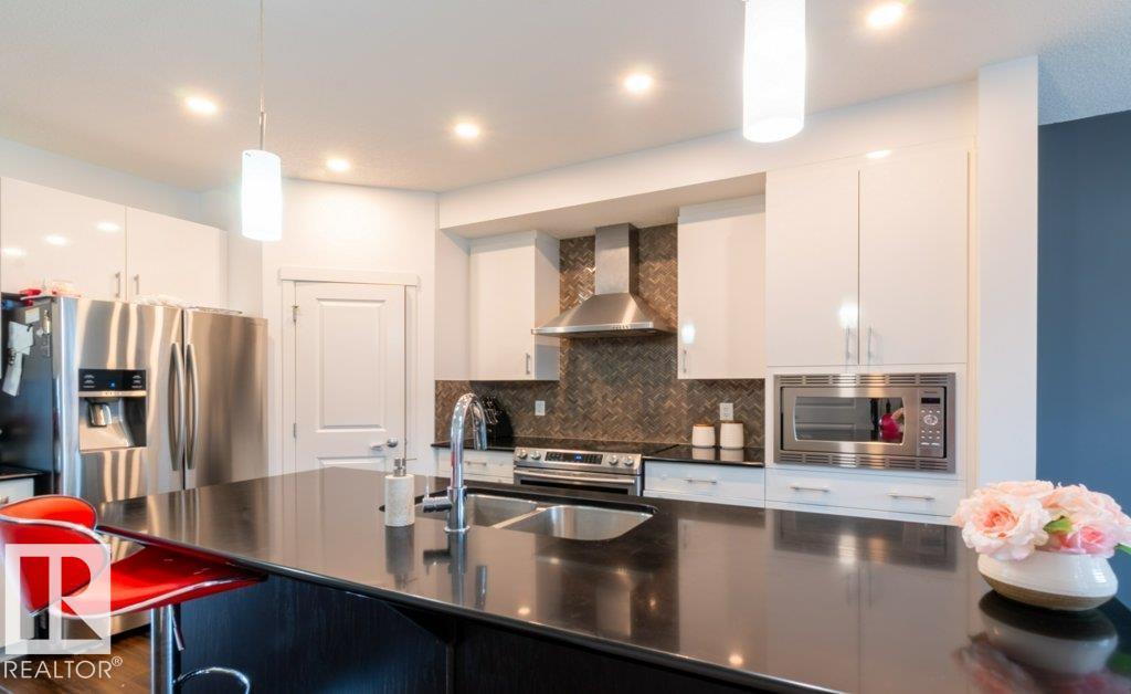 2031 52 ST SW SW, Edmonton