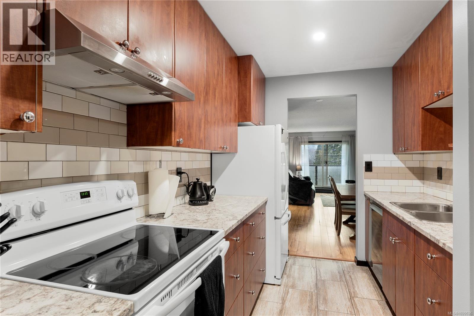 402 1241 Fairfield Rd, Victoria