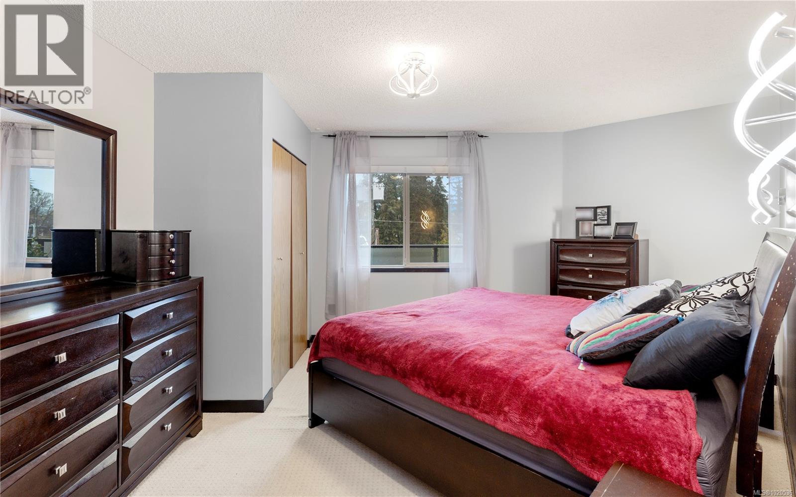 402 1241 Fairfield Rd, Victoria