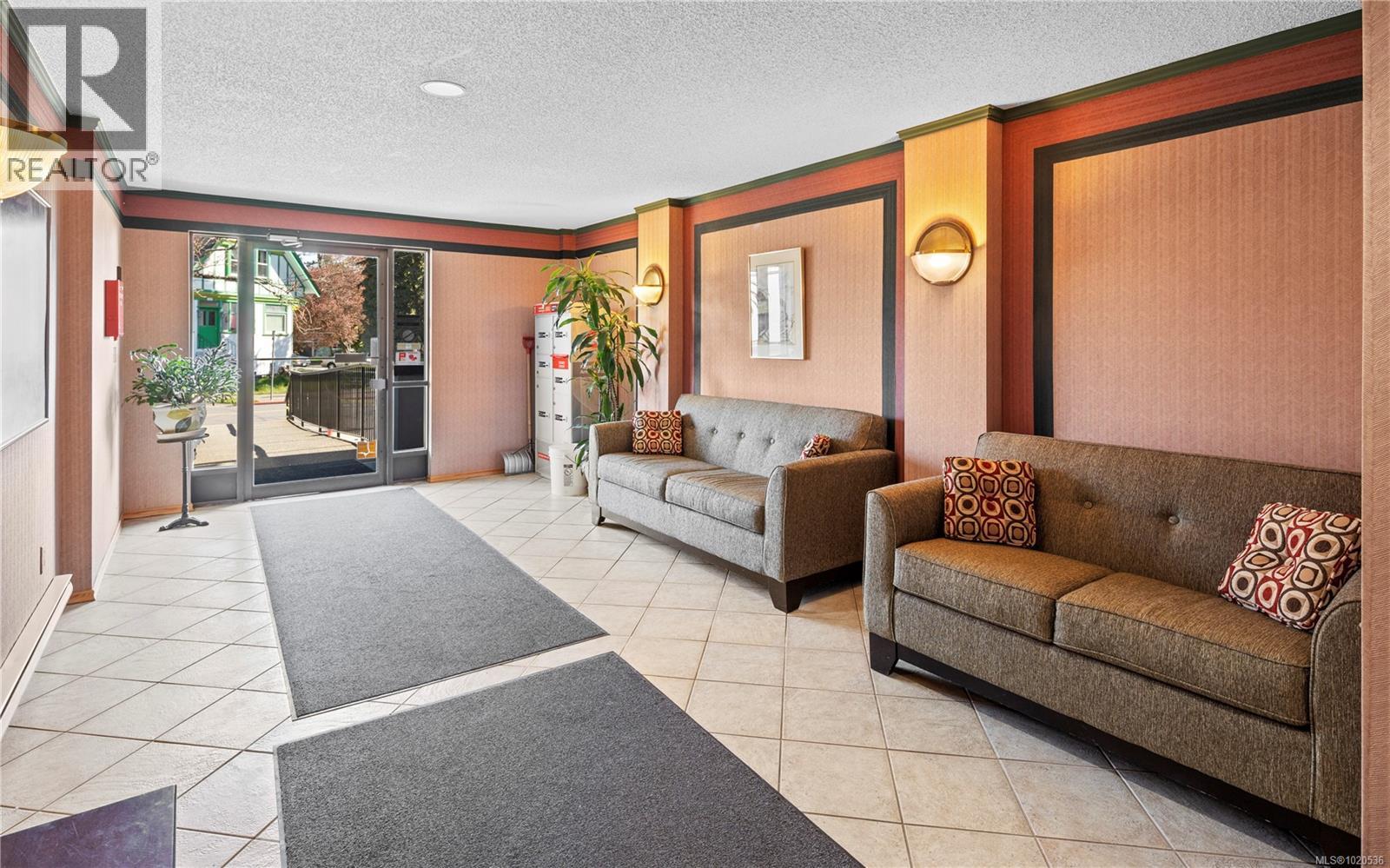 402 1241 Fairfield Rd, Victoria