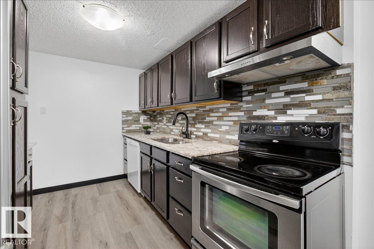 33 AMBERLY CO NW, Edmonton