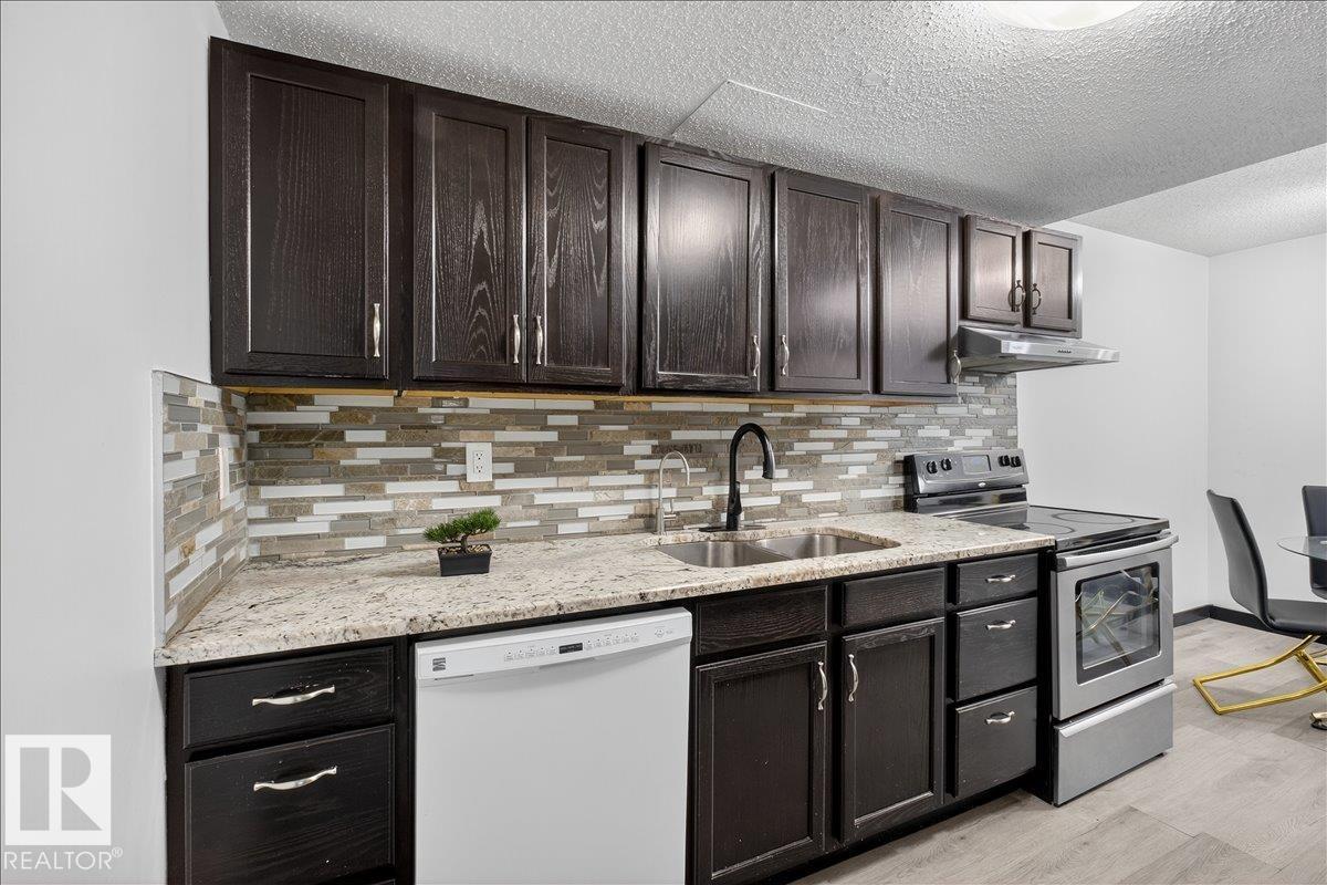 33 AMBERLY CO NW, Edmonton