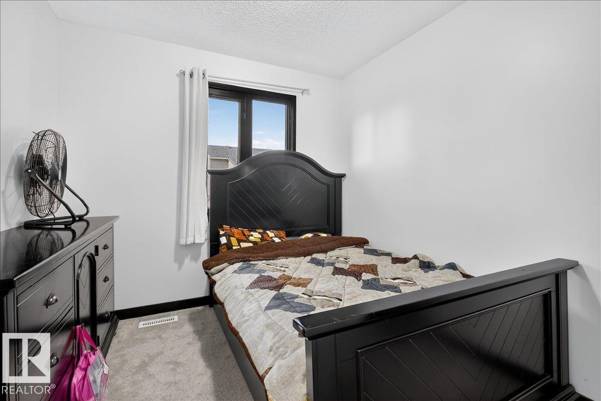 33 AMBERLY CO NW, Edmonton