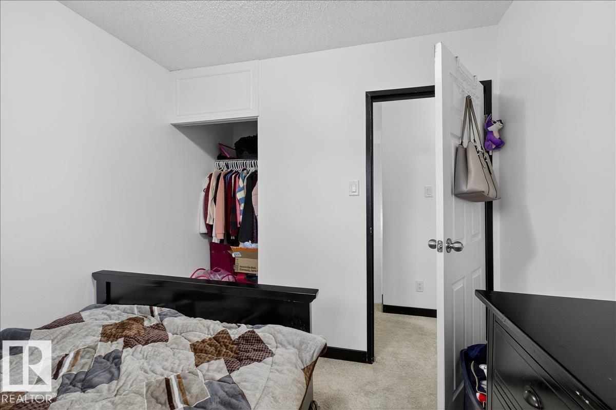 33 AMBERLY CO NW, Edmonton