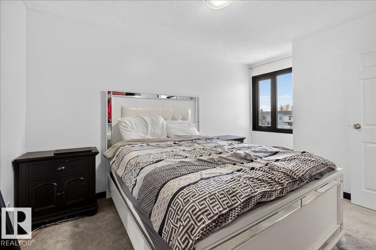 33 AMBERLY CO NW, Edmonton