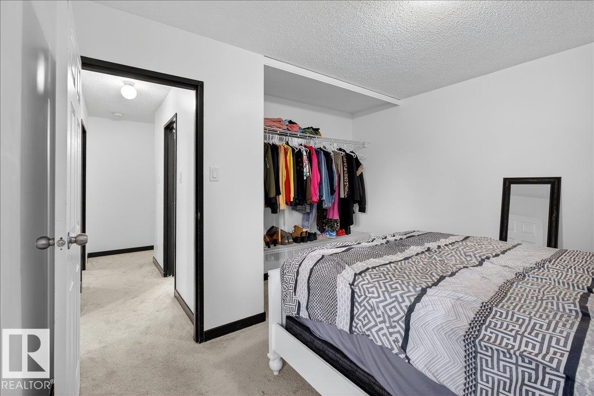 33 AMBERLY CO NW, Edmonton