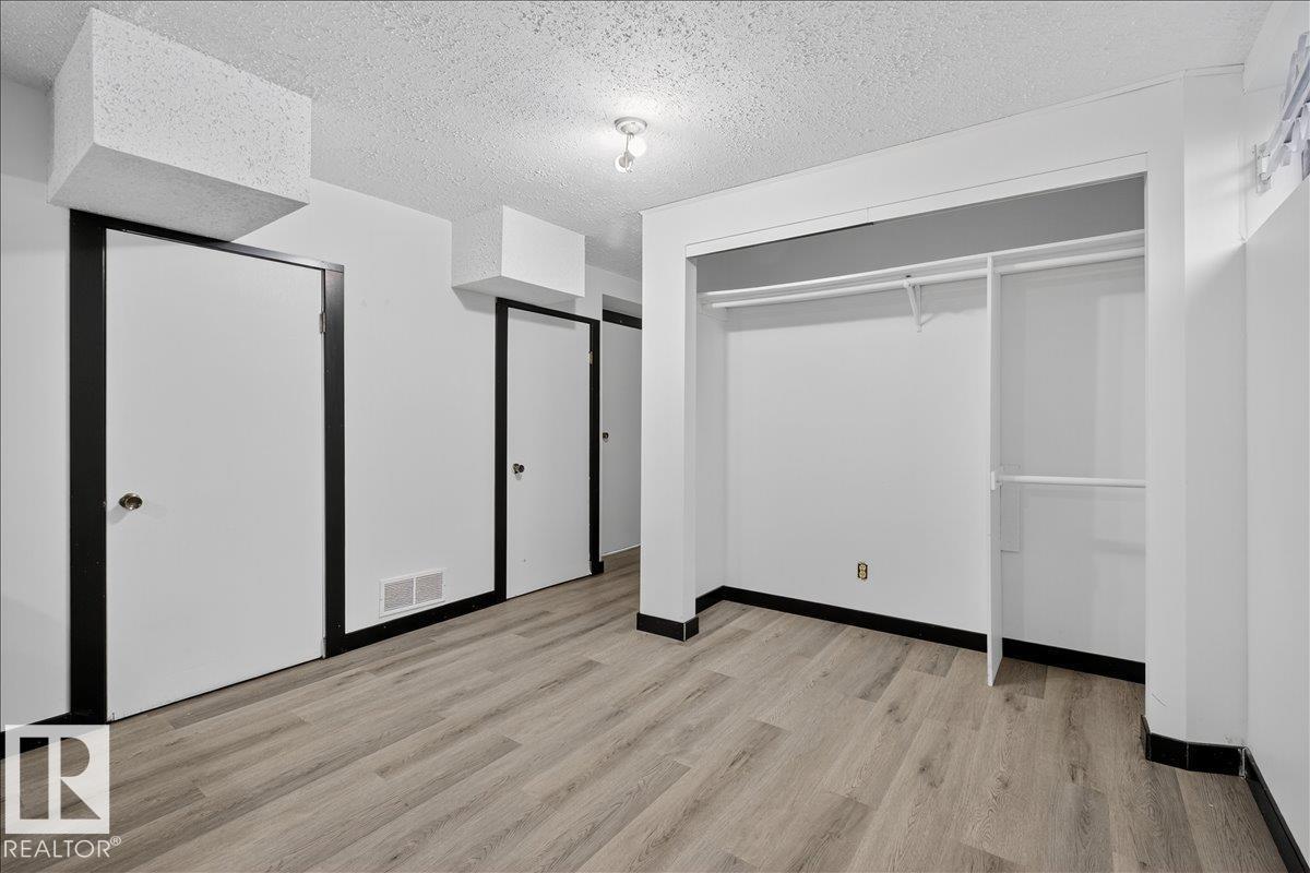 33 AMBERLY CO NW, Edmonton