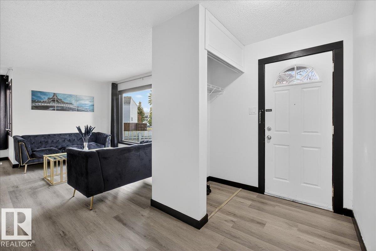 33 AMBERLY CO NW, Edmonton