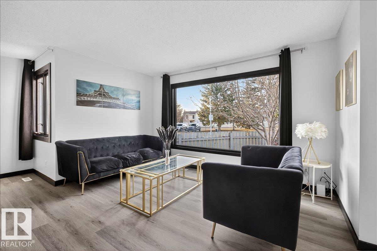 33 AMBERLY CO NW, Edmonton