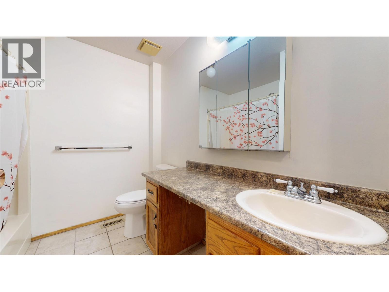 2365 12 Street N Unit# 203, Cranbrook