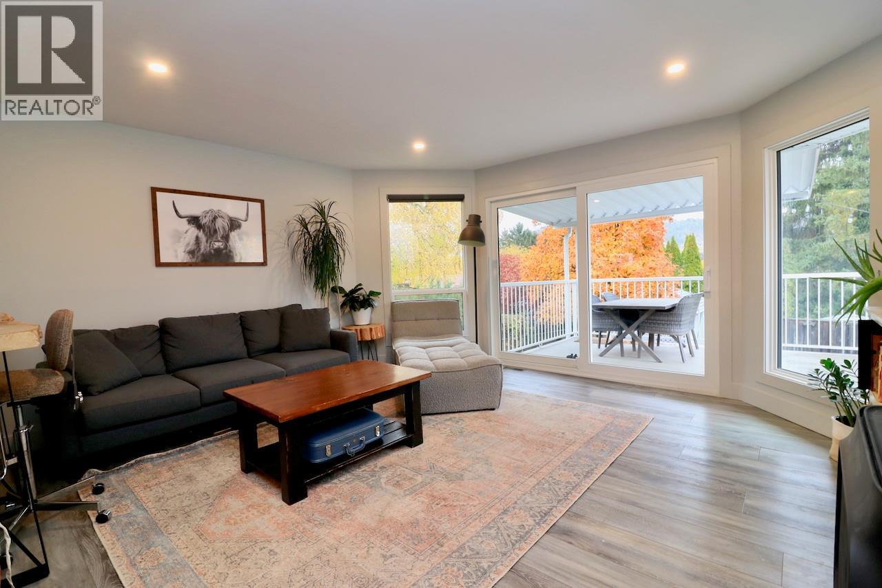  994 Tronson Drive, Kelowna